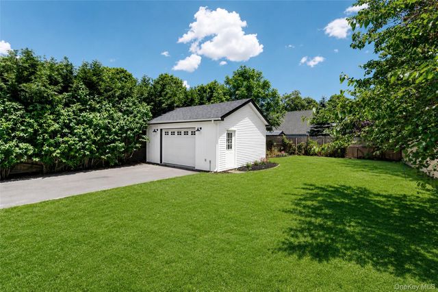 85 Garfield Avenue, Sayville, NY 11782