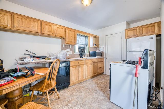 2209 Progress Avenue, Lincoln Park, MI 48146