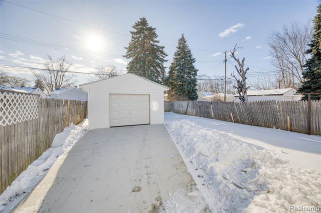 2209 Progress Avenue, Lincoln Park, MI 48146