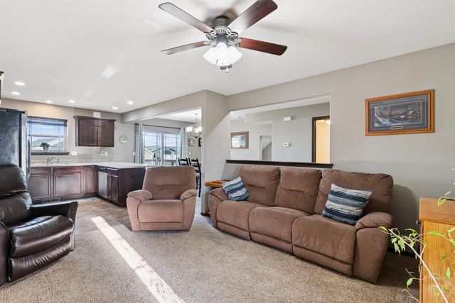 4106 Mourning Dove Drive, Waterloo, IA 50702