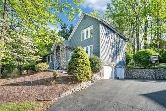 662 Stayman RD, Roanoke, VA 24019