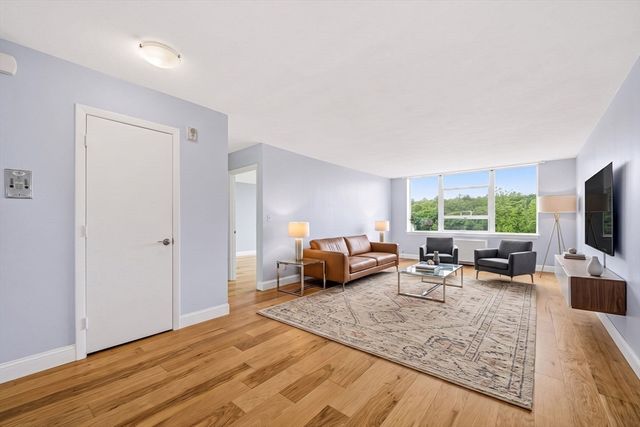 20 Hammond Pond Pkwy 506, Newton, MA 02467
