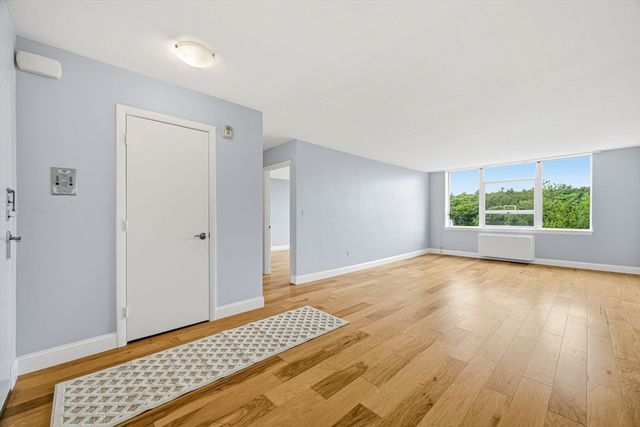 20 Hammond Pond Pkwy 506, Newton, MA 02467