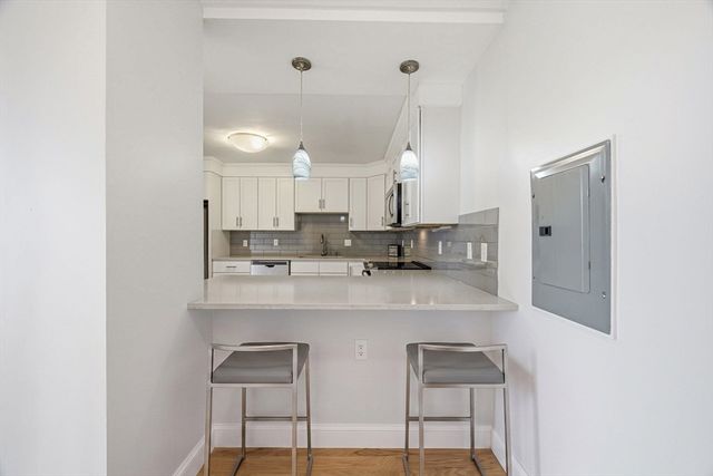 20 Hammond Pond Pkwy 506, Newton, MA 02467