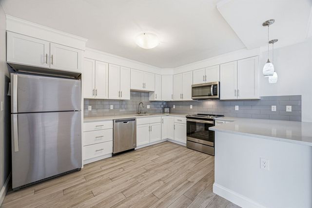 20 Hammond Pond Pkwy 506, Newton, MA 02467