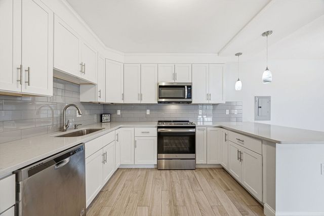 20 Hammond Pond Pkwy 506, Newton, MA 02467