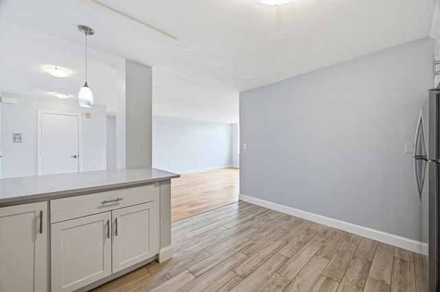 20 Hammond Pond Pkwy 506, Newton, MA 02467
