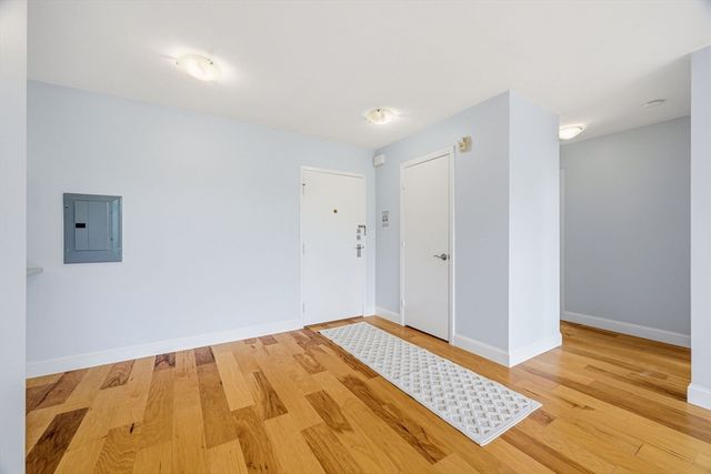 20 Hammond Pond Pkwy 506, Newton, MA 02467