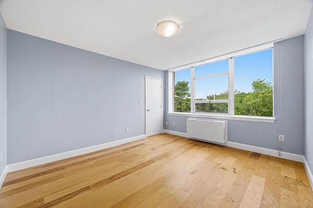 20 Hammond Pond Pkwy 506, Newton, MA 02467
