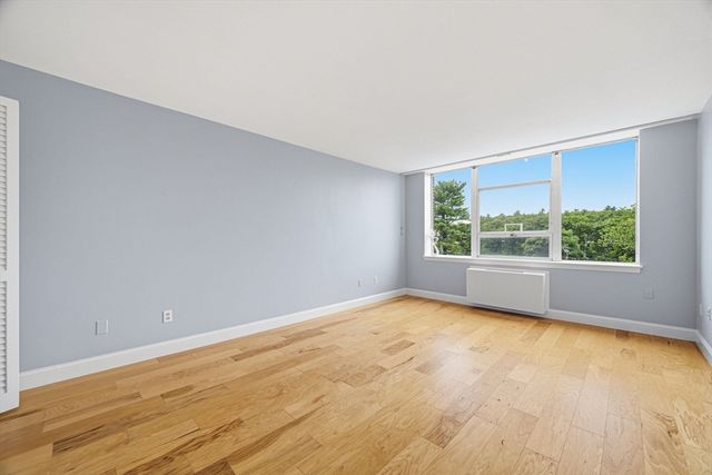 20 Hammond Pond Pkwy 506, Newton, MA 02467