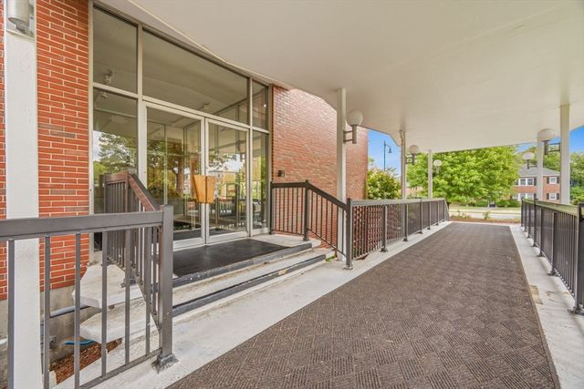 20 Hammond Pond Pkwy 506, Newton, MA 02467