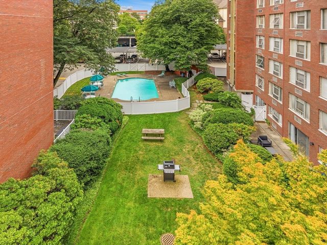 20 Hammond Pond Pkwy 506, Newton, MA 02467