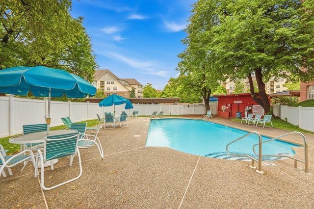 20 Hammond Pond Pkwy 506, Newton, MA 02467