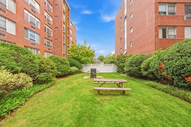 20 Hammond Pond Pkwy 506, Newton, MA 02467