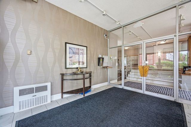 20 Hammond Pond Pkwy 506, Newton, MA 02467