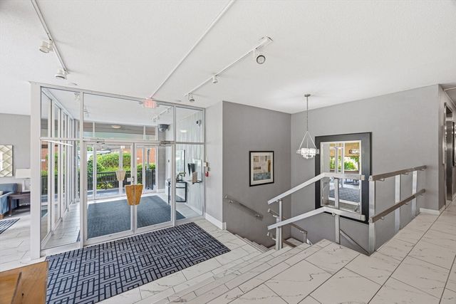 20 Hammond Pond Pkwy 506, Newton, MA 02467