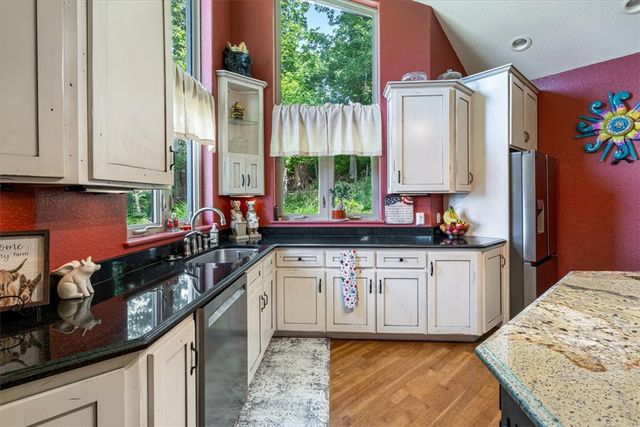 22047 E Dawn Hill Road, Siloam Springs, AR 72761