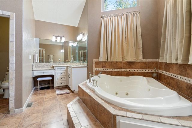 22047 E Dawn Hill Road, Siloam Springs, AR 72761