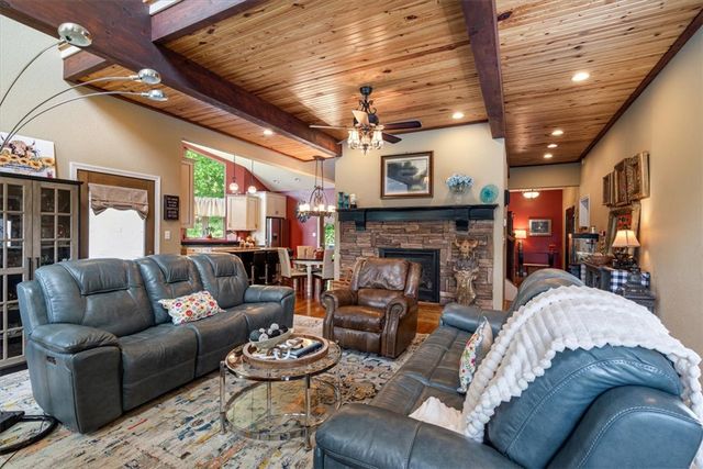 22047 E Dawn Hill Road, Siloam Springs, AR 72761