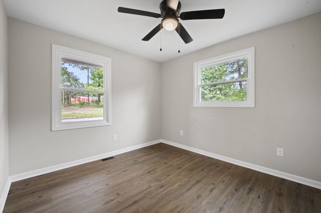 608 Zinnia Dr, Clarksville, TN 37042