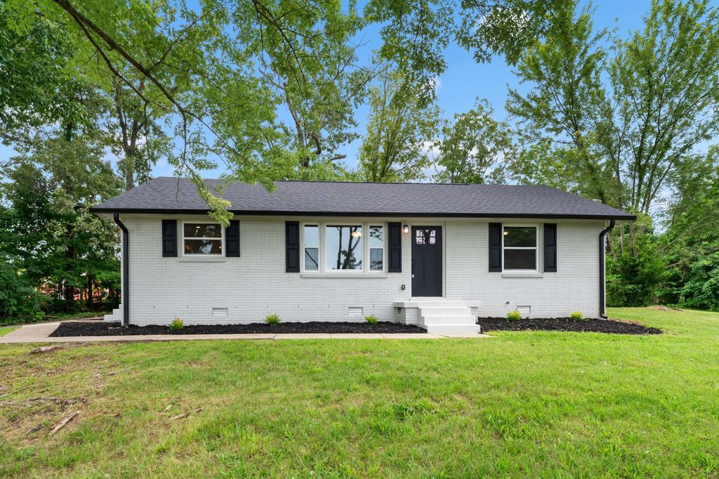 608 Zinnia Dr, Clarksville, TN 37042