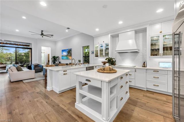 2954 Cinnamon Bay CIR, Naples, FL 34119