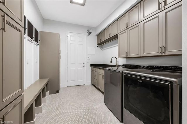 2954 Cinnamon Bay CIR, Naples, FL 34119