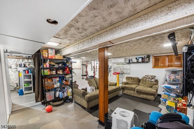 333 Amon Ter, Linden City, NJ 07036