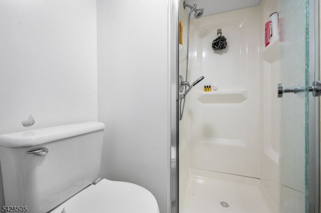 333 Amon Ter, Linden City, NJ 07036