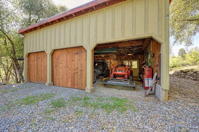 19736 Jesus Maria Rd, Mokelumne Hill, CA 95245