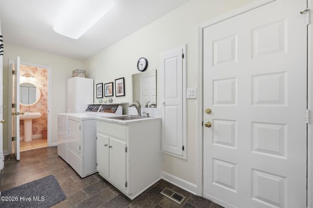 205 Austin Point Drive, Washington, NC 27889