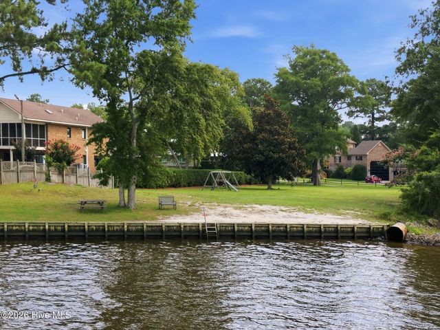 205 Austin Point Drive, Washington, NC 27889