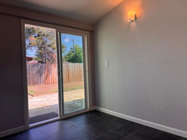 5733 39th St, Sacramento, CA 95824