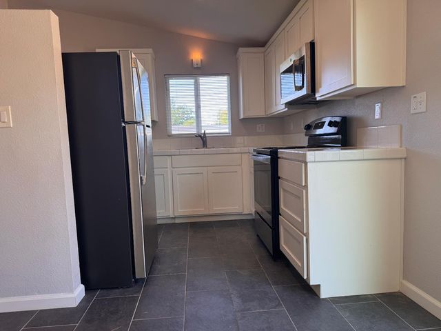 5733 39th St, Sacramento, CA 95824