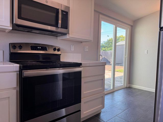 5733 39th St, Sacramento, CA 95824