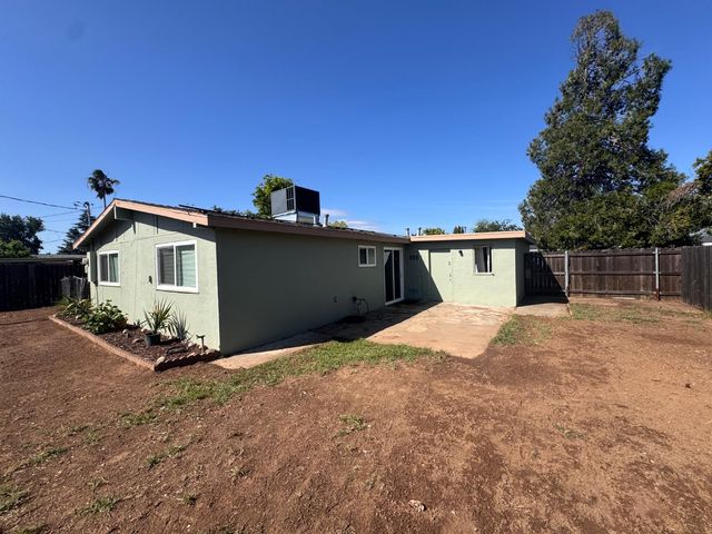 5733 39th St, Sacramento, CA 95824