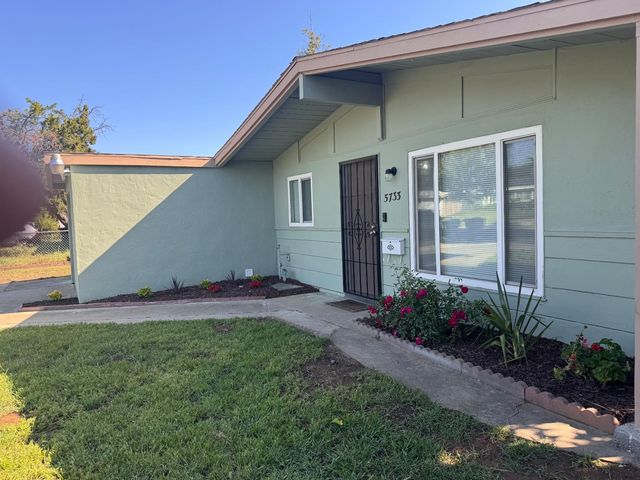 5733 39th St, Sacramento, CA 95824