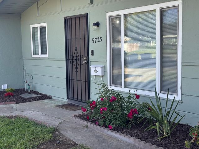 5733 39th St, Sacramento, CA 95824
