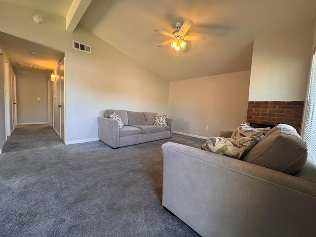 5733 39th St, Sacramento, CA 95824