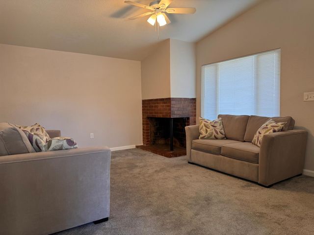 5733 39th St, Sacramento, CA 95824