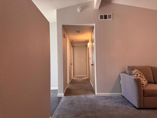 5733 39th St, Sacramento, CA 95824