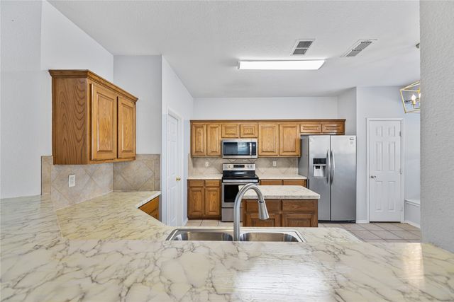 809 Slaughter Lane, Euless, TX 76040