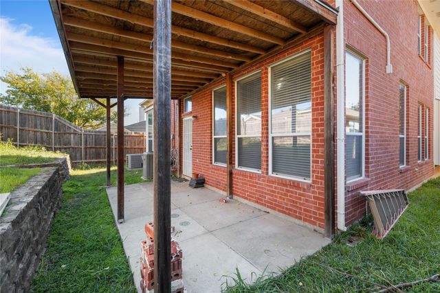 809 Slaughter Lane, Euless, TX 76040