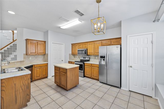 809 Slaughter Lane, Euless, TX 76040