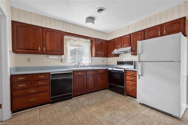 701 Earl Of Chesterfield CT, Virginia Beach, VA 23454