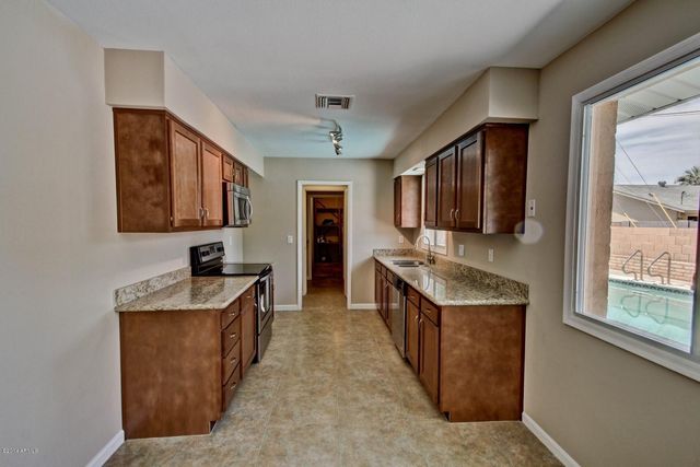 1030 E Manhatton Drive, Tempe, AZ 85282