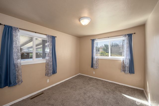 2008 S Belair Drive, Moses Lake, WA 98837