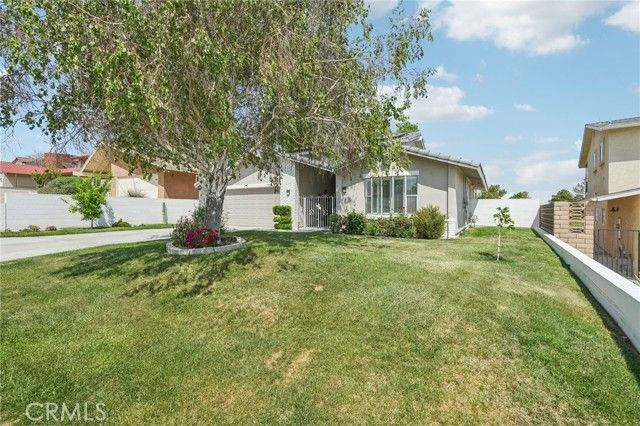 18060 Pebble Beach Drive, Victorville, CA 92395