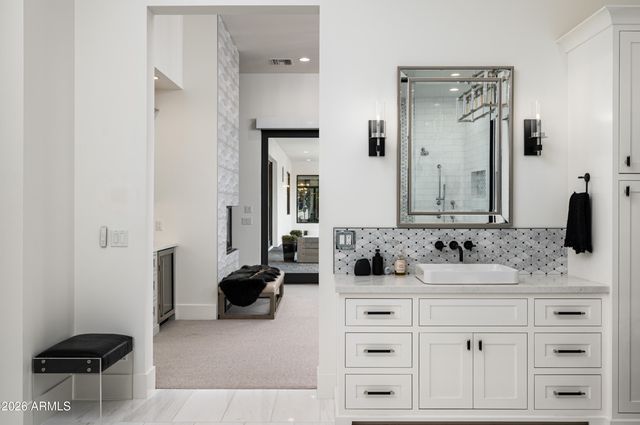 6109 N 33rd Street, Paradise Valley, AZ 85253