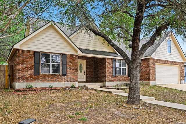 1114 Iris Crescent, Floresville, TX 78114